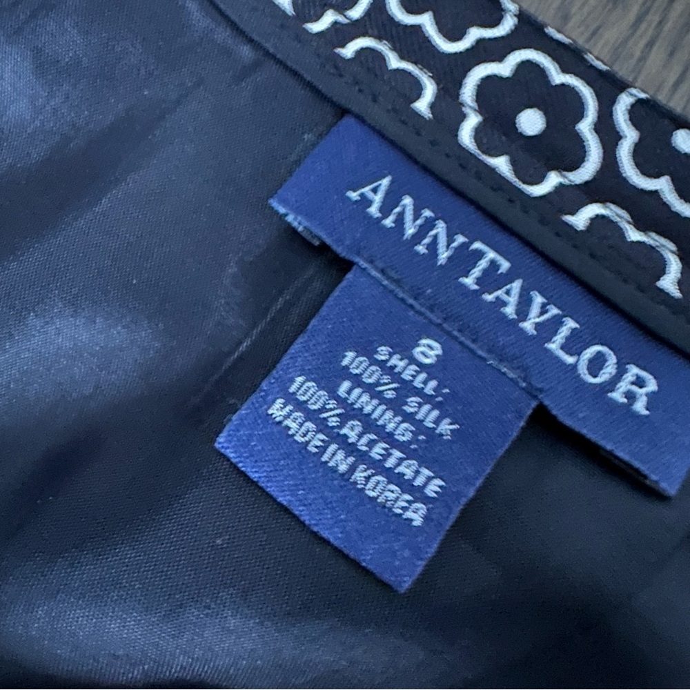 Ann Taylor Black and White Flower Print 100% Silk Skirt Size 8 - Picture 2 of 4